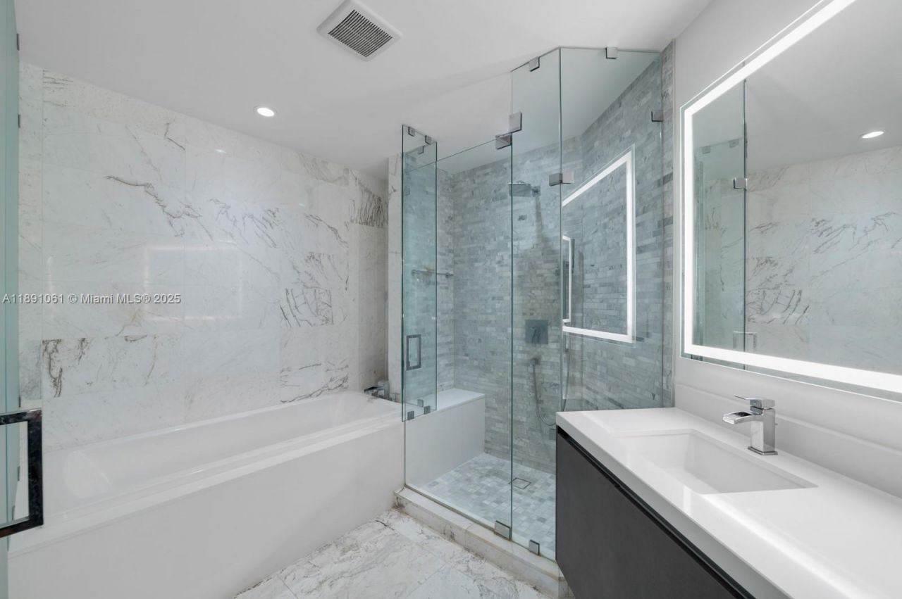 851 NE 1st Ave, Unit 4403, Miami, FL 33132 Photo