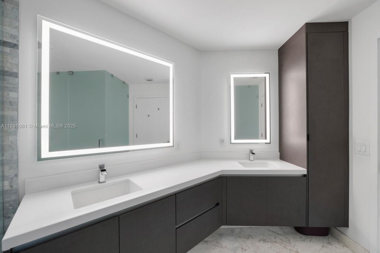 851 NE 1st Ave, Unit 4403, Miami, FL 33132 Photo
