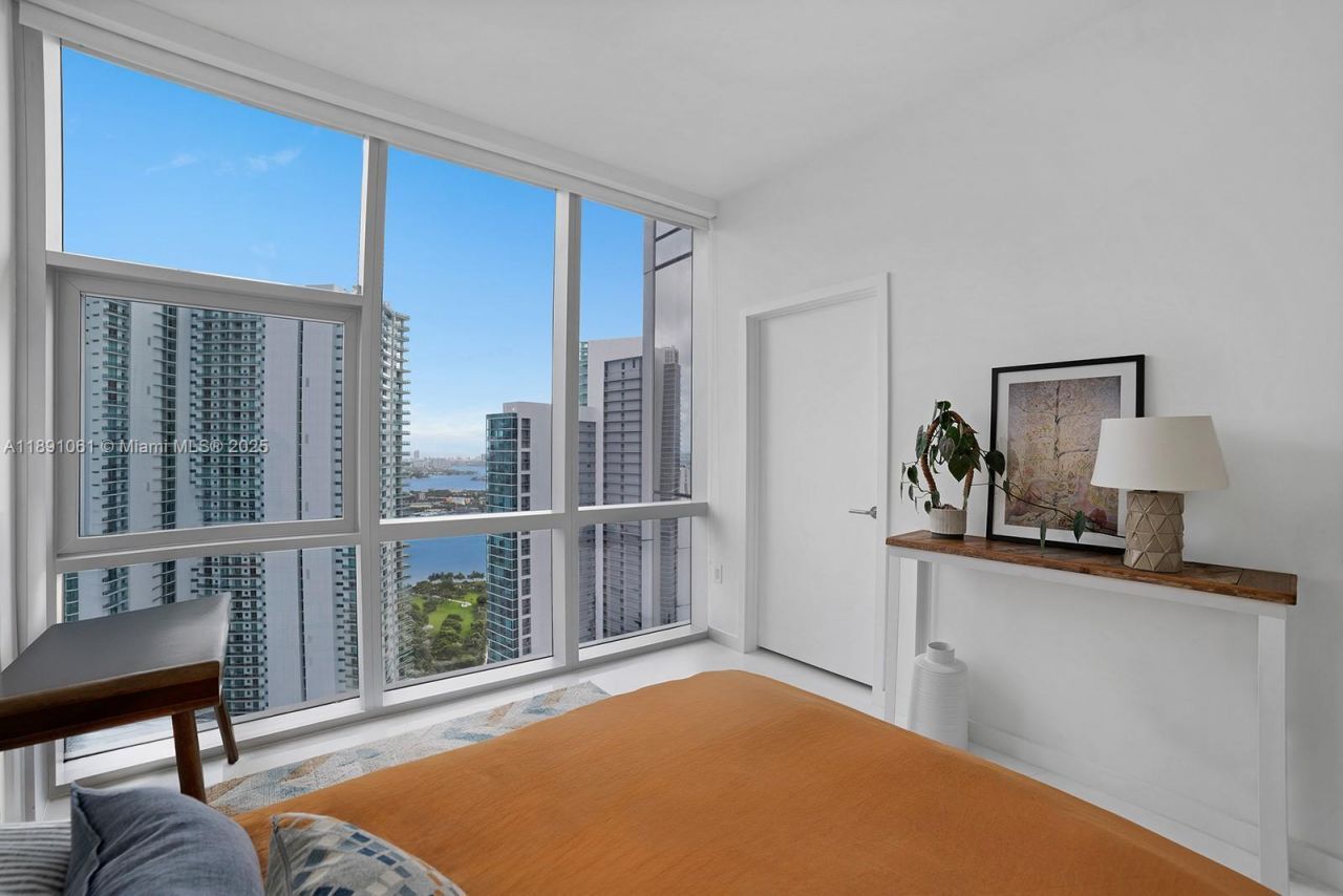 851 NE 1st Ave, Unit 4403, Miami, FL 33132 Photo