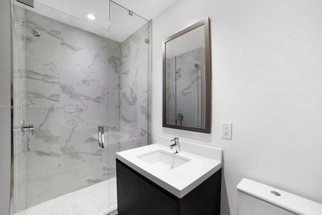 851 NE 1st Ave, Unit 4403, Miami, FL 33132 Photo