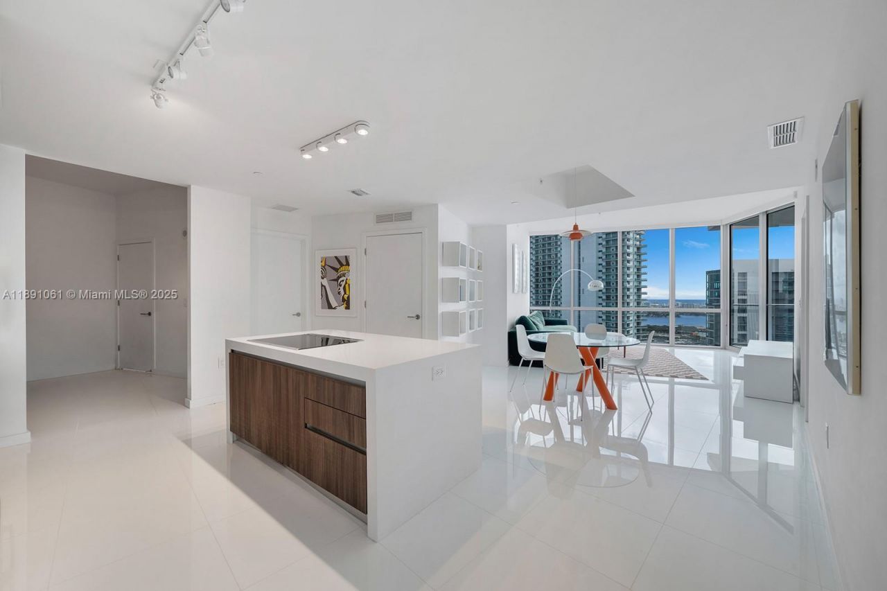 851 NE 1st Ave, Unit 4403, Miami, FL 33132 Photo