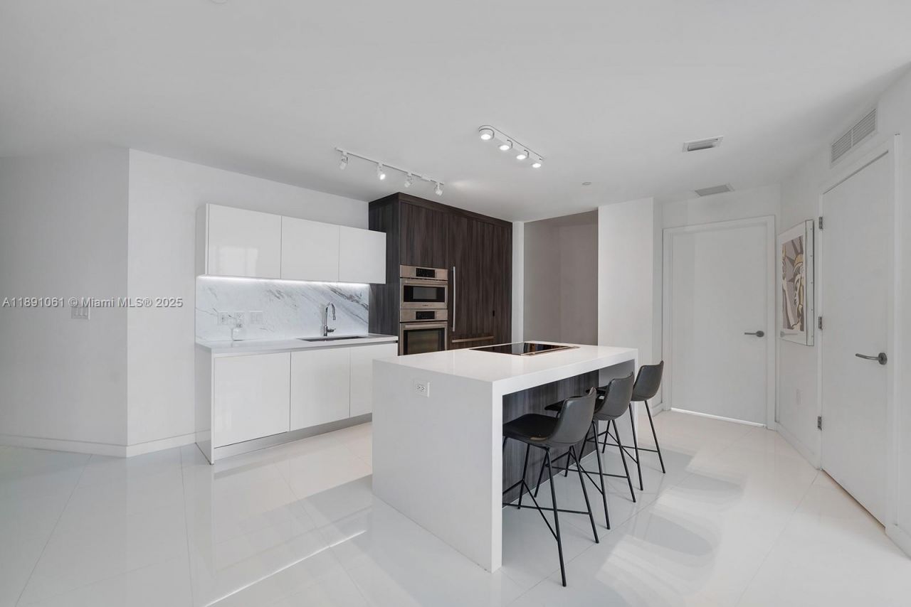 851 NE 1st Ave, Unit 4403, Miami, FL 33132 Photo