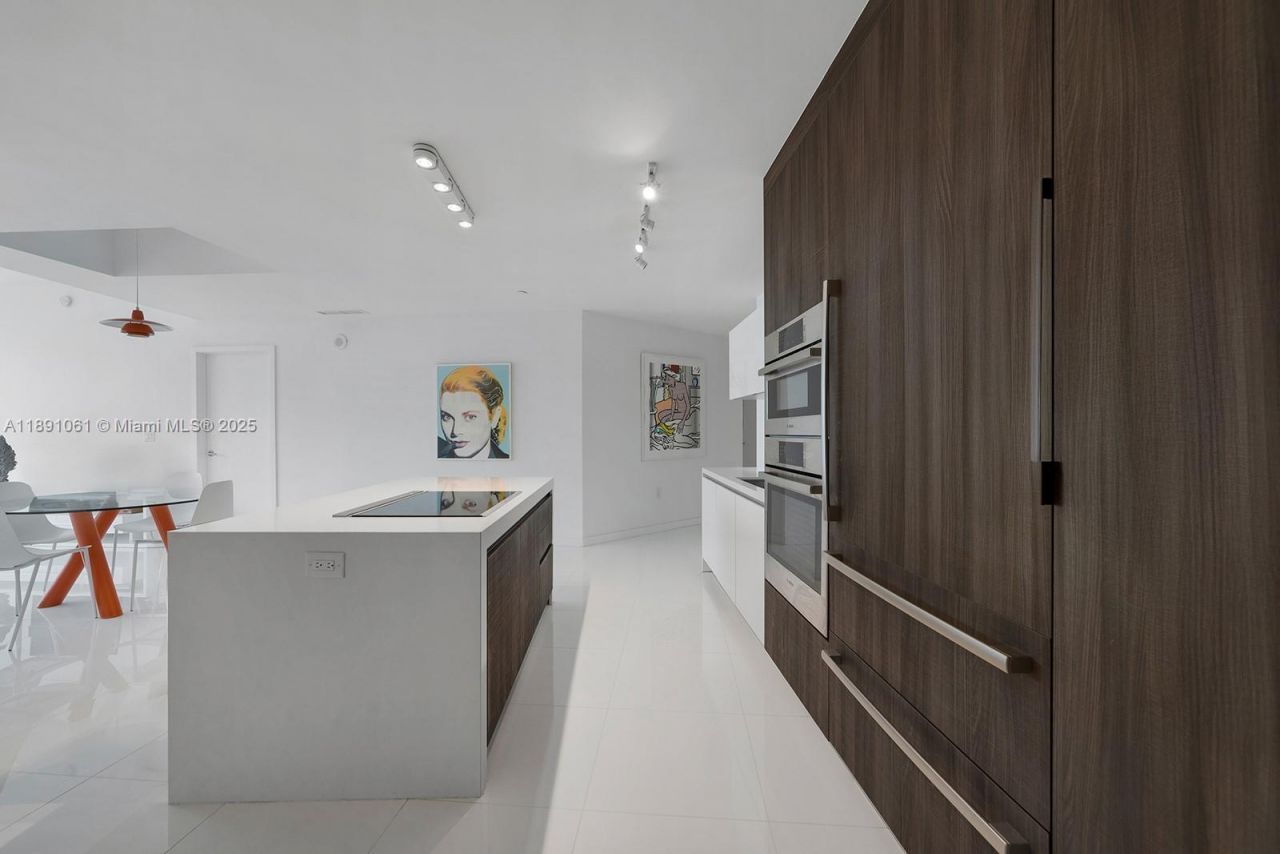 851 NE 1st Ave, Unit 4403, Miami, FL 33132 Photo