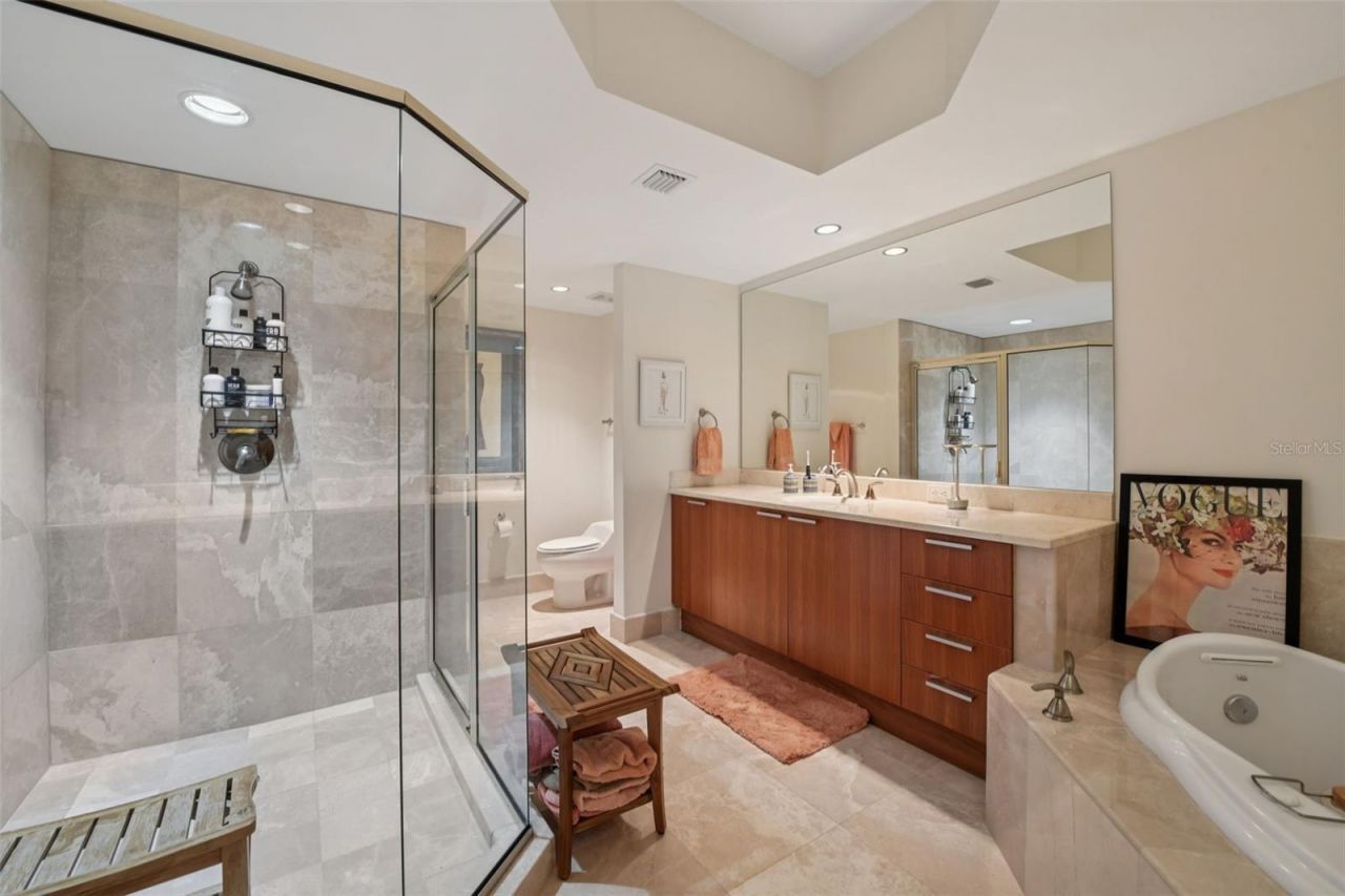 241 Riverside Drive, Unit 305, Daytona Beach, FL 32117 Photo