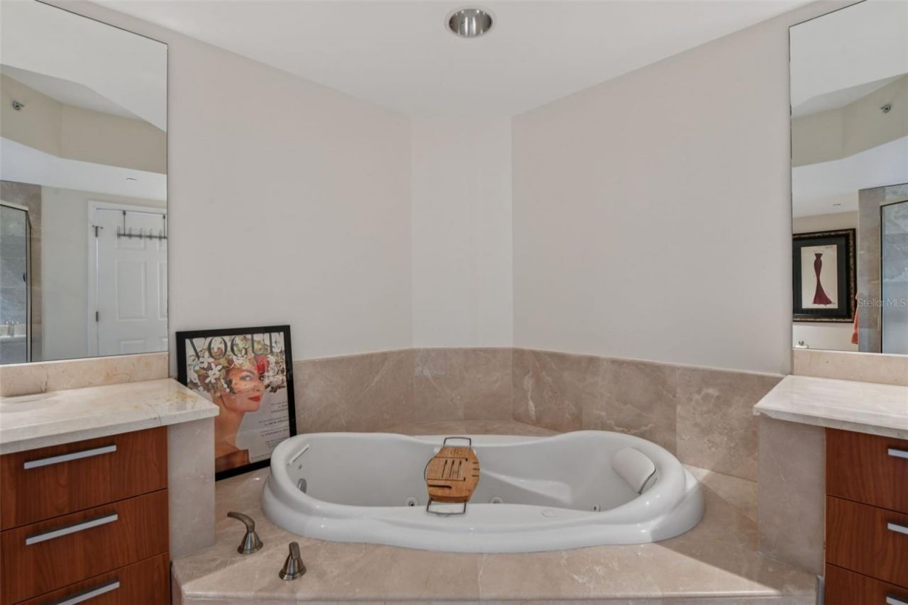 241 Riverside Drive, Unit 305, Daytona Beach, FL 32117 Photo
