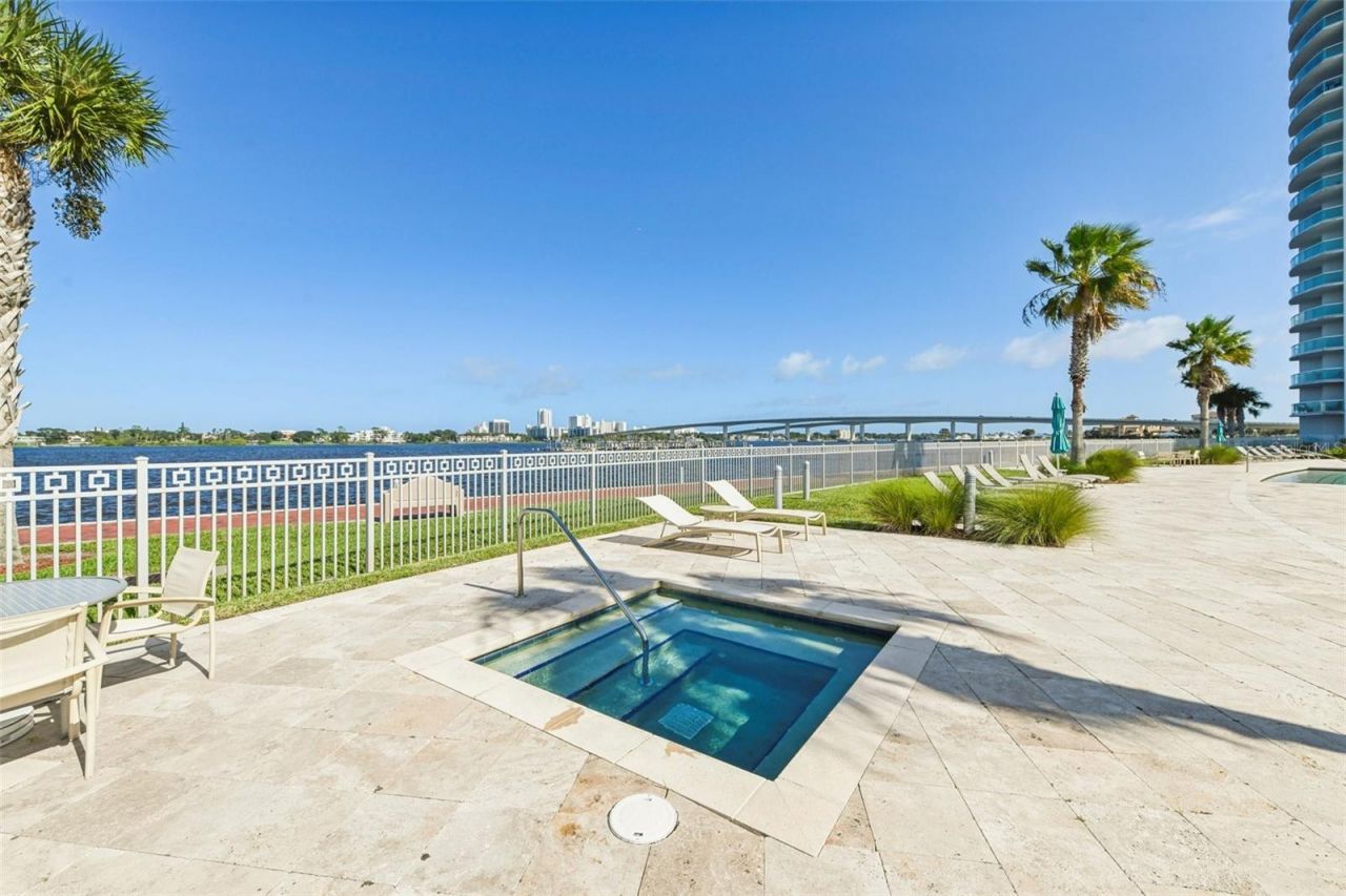 241 Riverside Drive, Unit 305, Daytona Beach, FL 32117 Photo