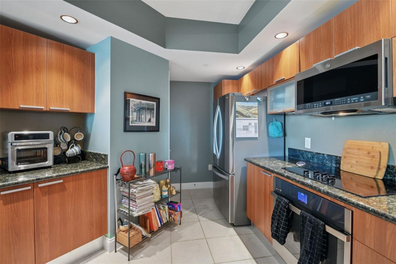 241 Riverside Drive, Unit 305, Daytona Beach, FL 32117 Photo