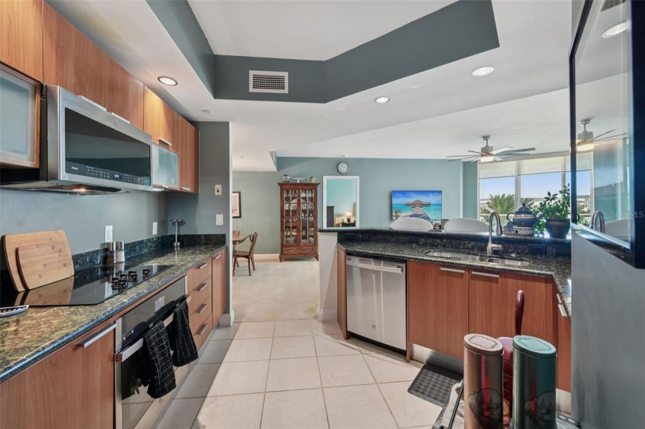 241 Riverside Drive, Unit 305, Daytona Beach, FL 32117 Photo