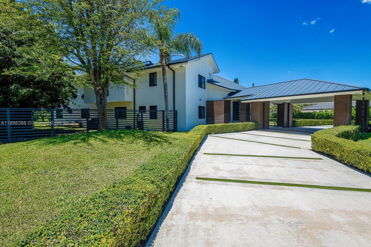 10506 SW 89 Place, Miami, FL 33176 Photo
