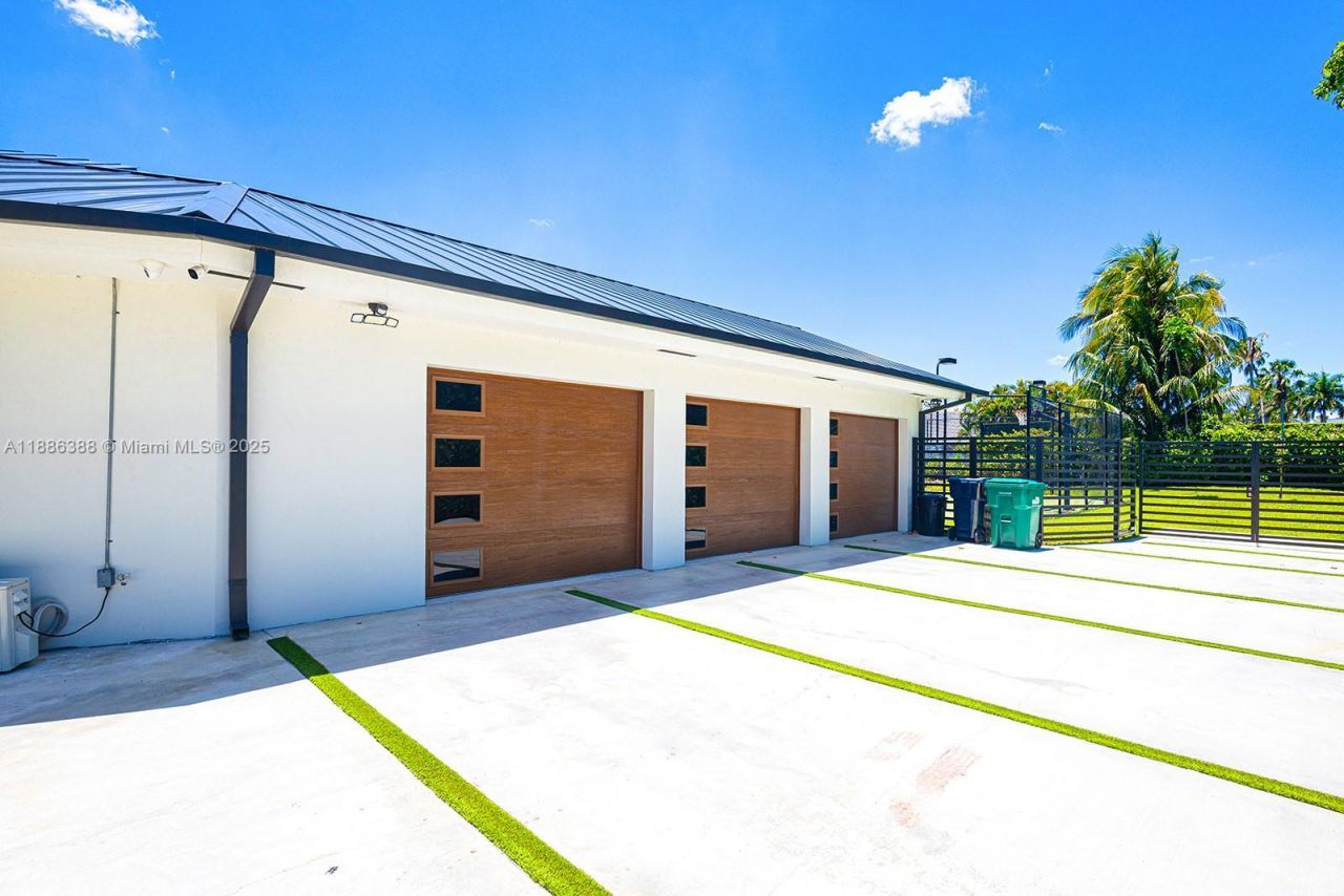 10506 SW 89 Place, Miami, FL 33176 Photo