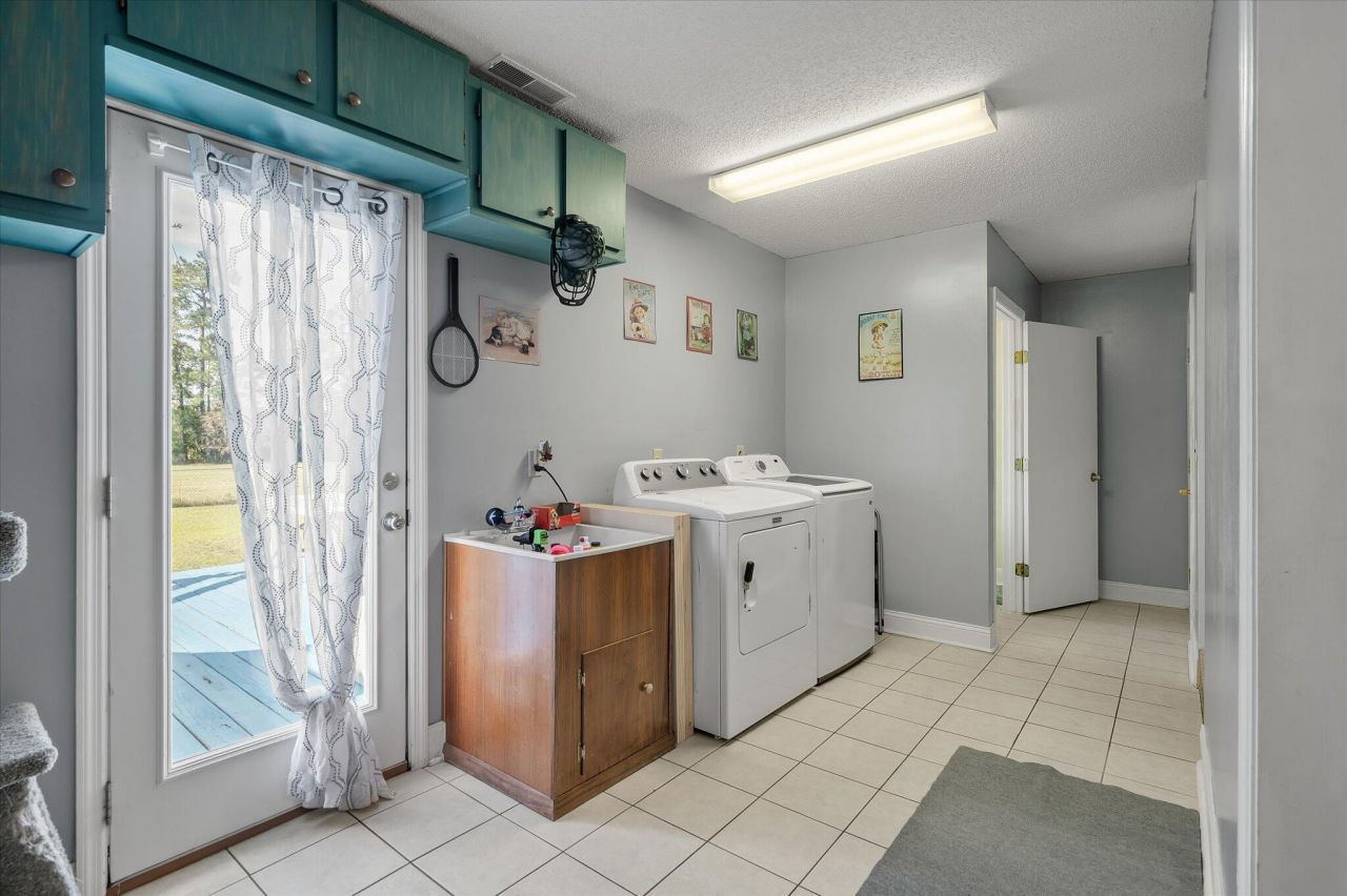 3861 State Road Photo 22