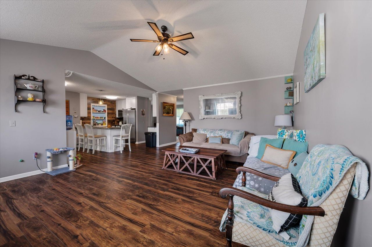 3861 State Road Photo 9