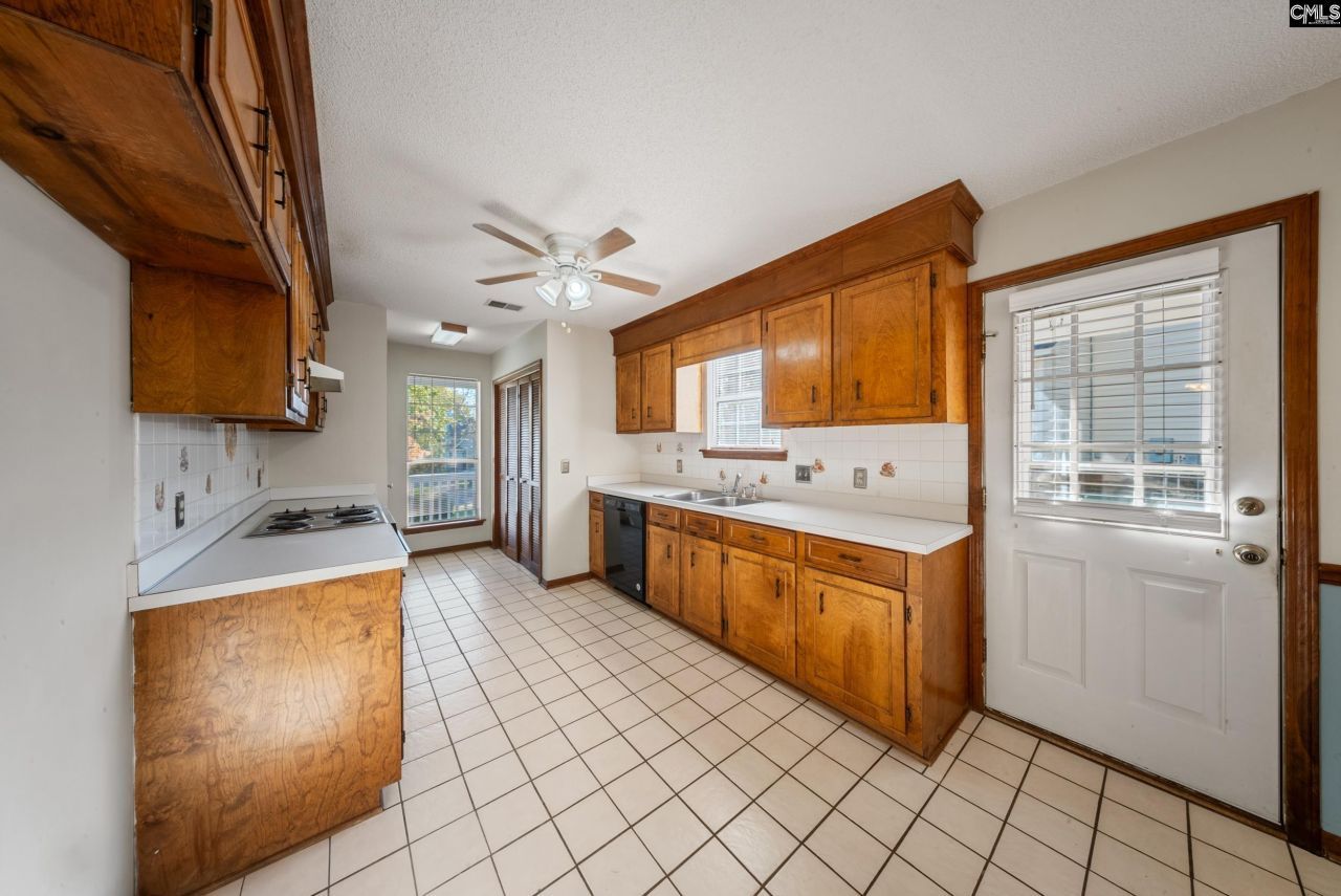 709 Riverwalk Photo 7