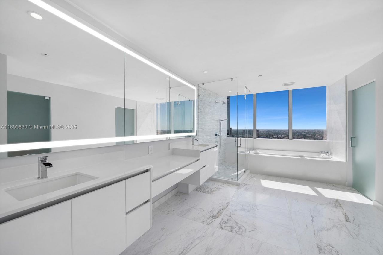 851 NE 1st Ave, Unit 4401/4402, Miami, FL 33132 Photo