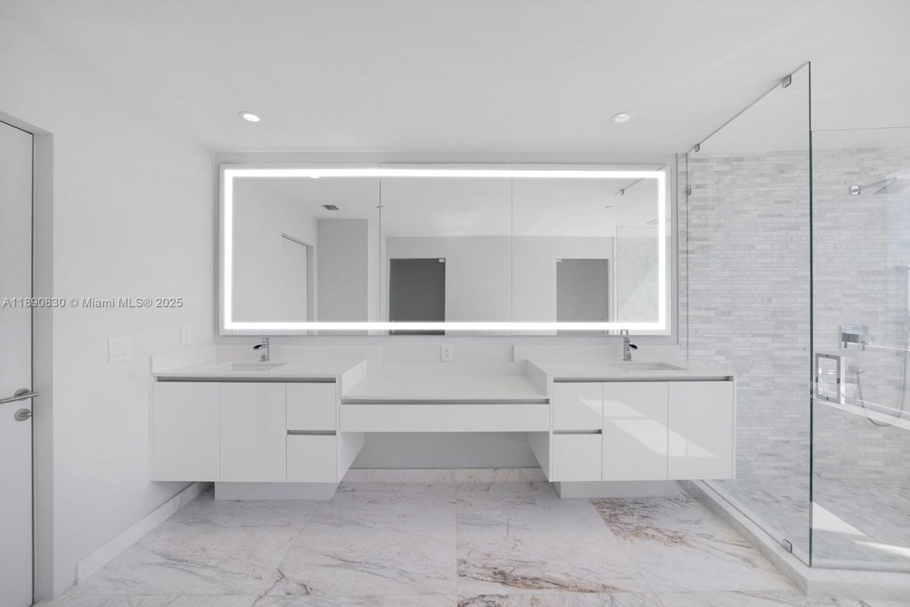 851 NE 1st Ave, Unit 4401/4402, Miami, FL 33132 Photo