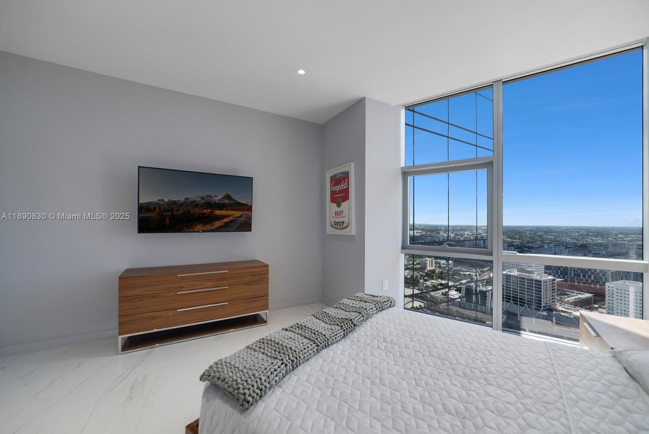 851 NE 1st Ave, Unit 4401/4402, Miami, FL 33132 Photo