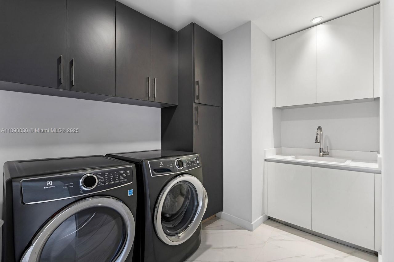 851 NE 1st Ave, Unit 4401/4402, Miami, FL 33132 Photo