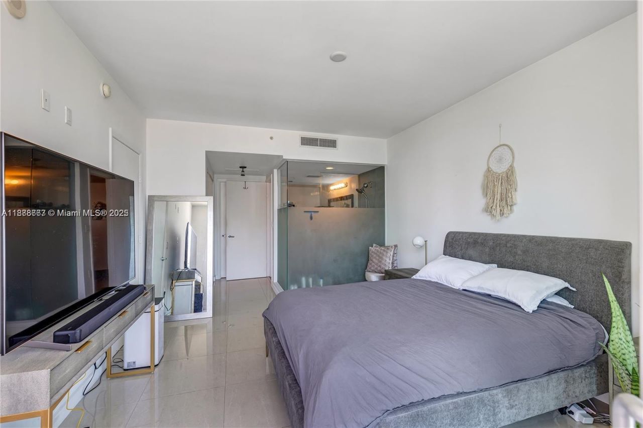 92 SW 3rd St, Unit 3012, Miami, FL 33130 Photo