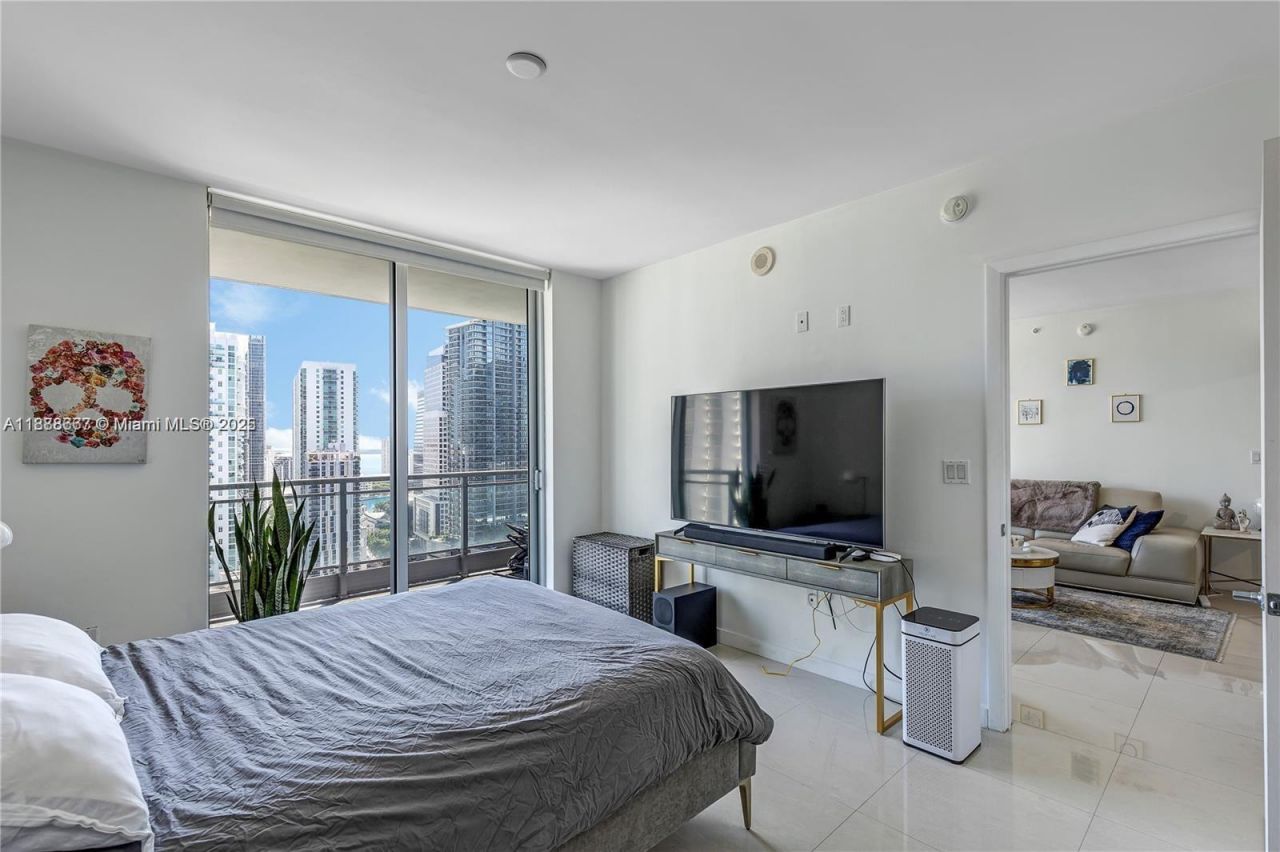 92 SW 3rd St, Unit 3012, Miami, FL 33130 Photo