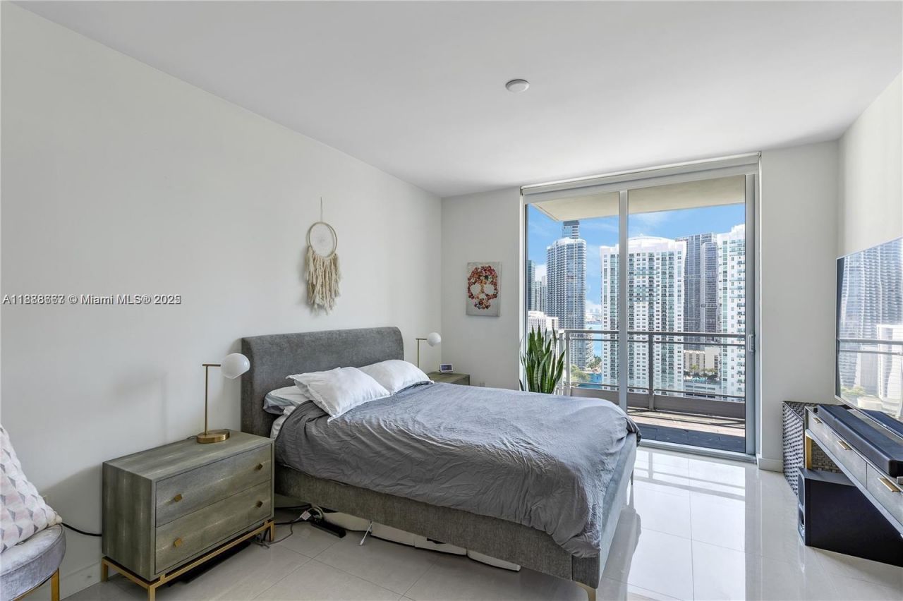 92 SW 3rd St, Unit 3012, Miami, FL 33130 Photo