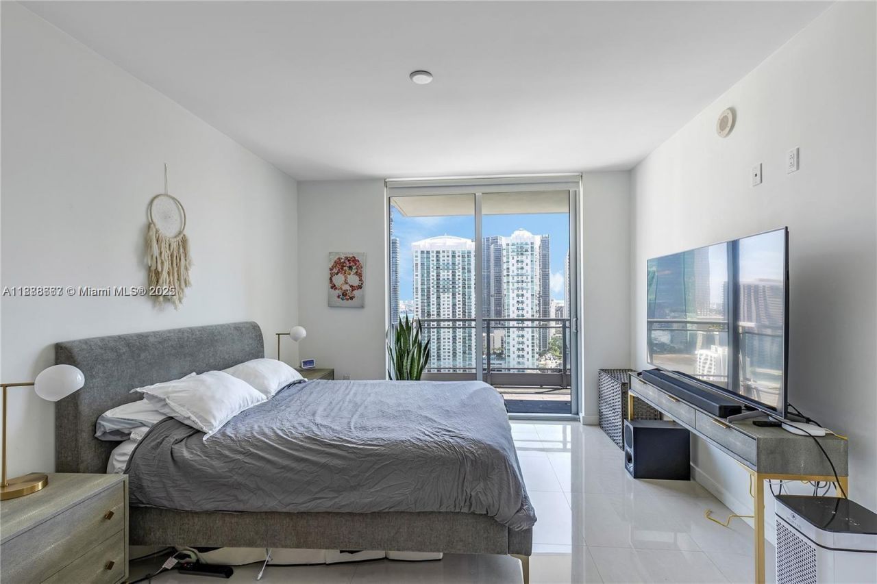 92 SW 3rd St, Unit 3012, Miami, FL 33130 Photo