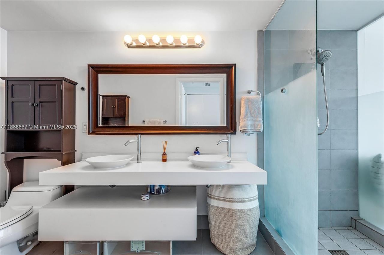 92 SW 3rd St, Unit 3012, Miami, FL 33130 Photo