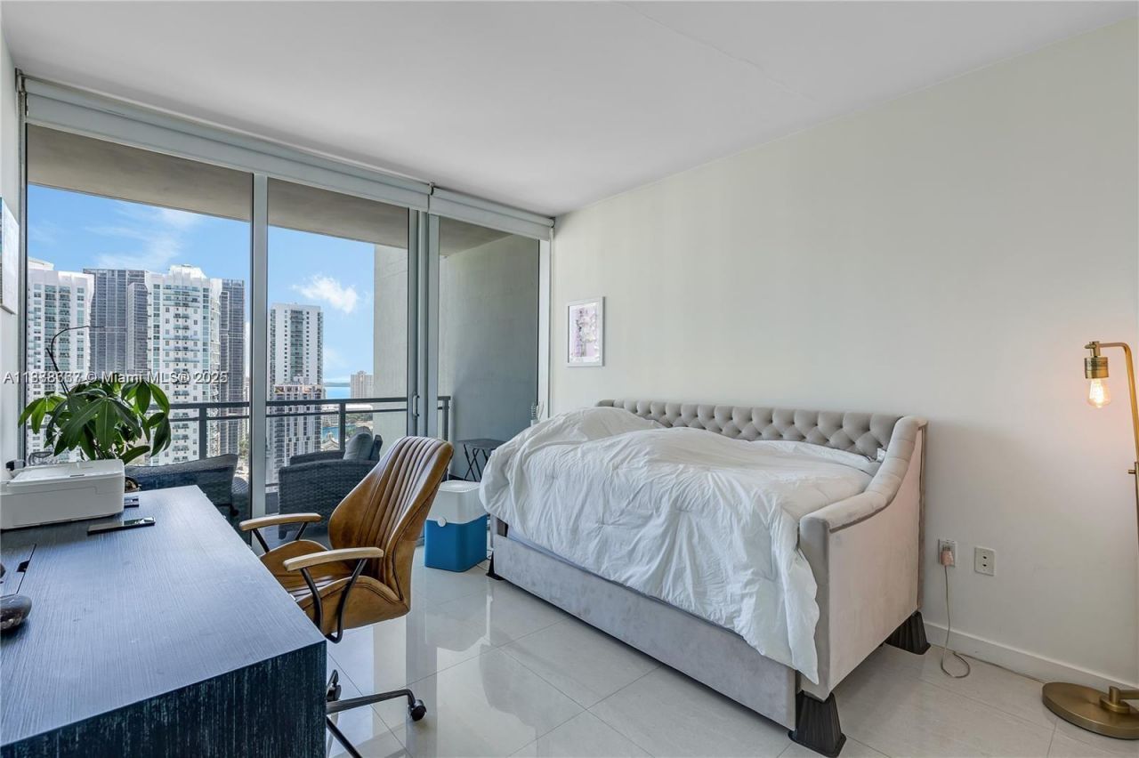 92 SW 3rd St, Unit 3012, Miami, FL 33130 Photo