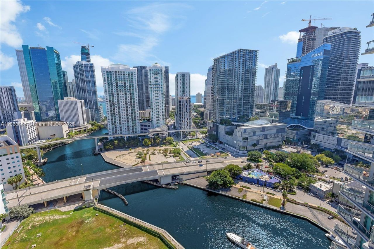 92 SW 3rd St, Unit 3012, Miami, FL 33130 Photo