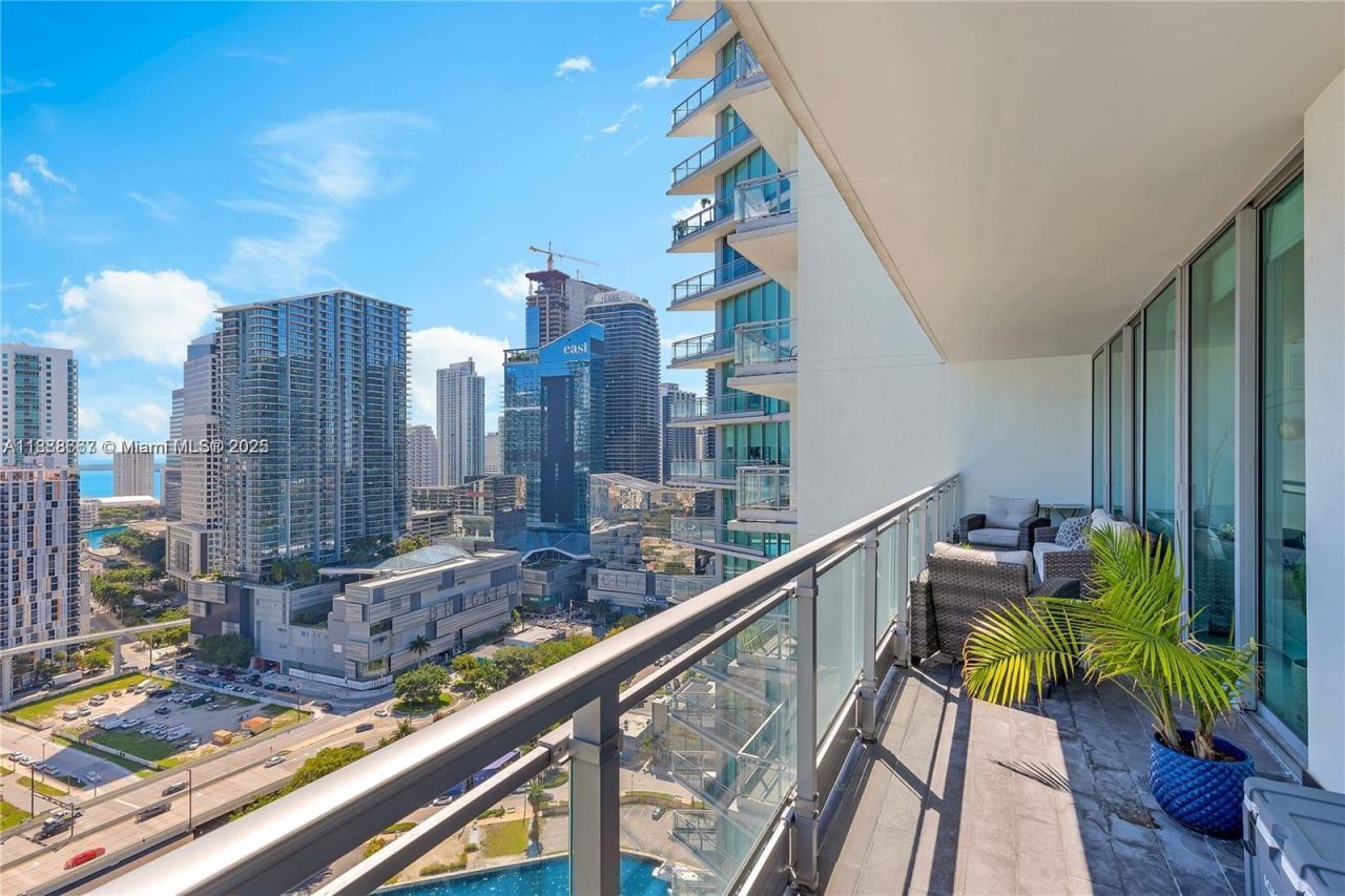 92 SW 3rd St, Unit 3012, Miami, FL 33130 Photo