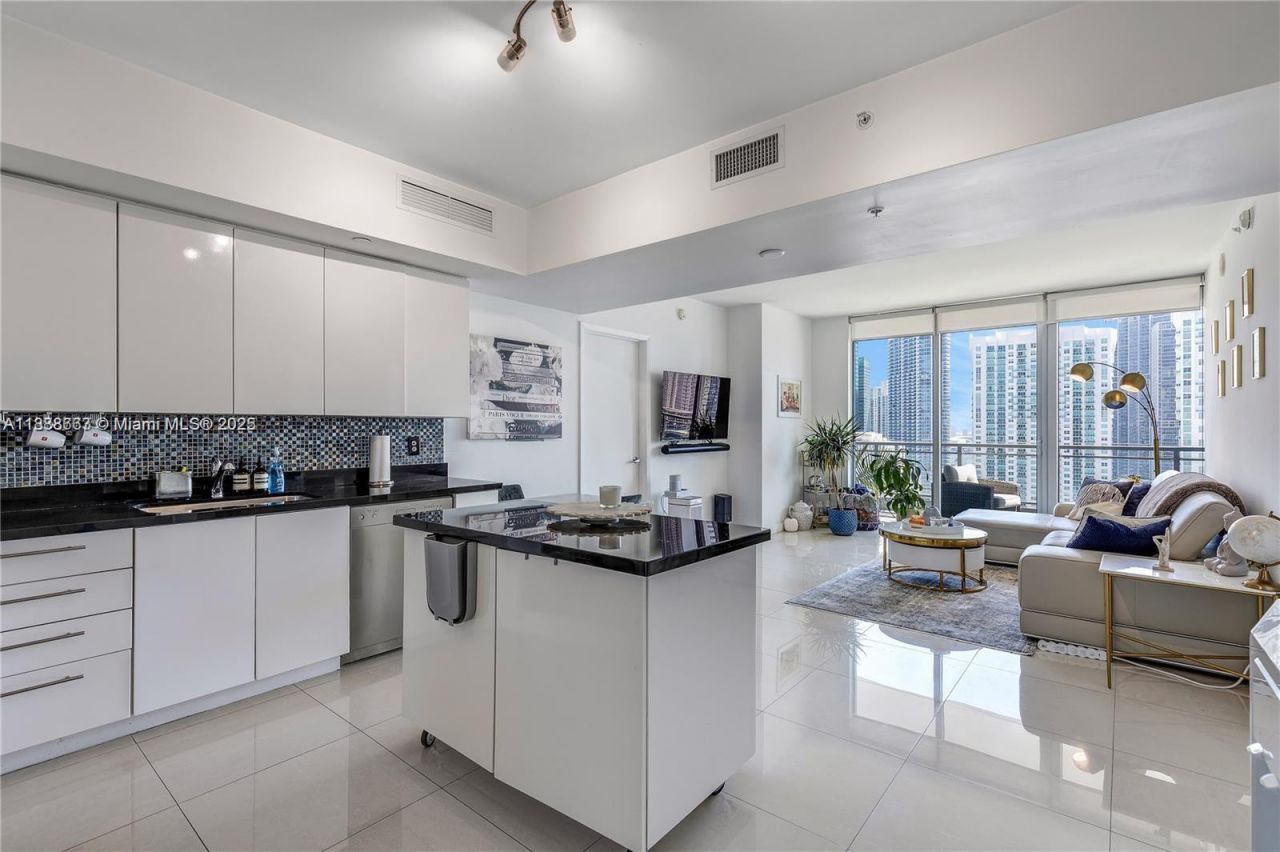 92 SW 3rd St, Unit 3012, Miami, FL 33130 Photo