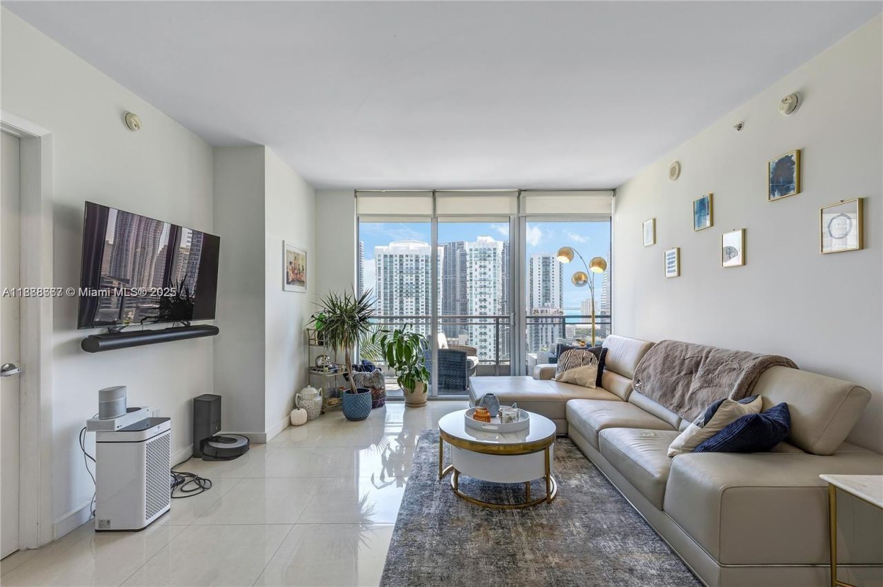 92 SW 3rd St, Unit 3012, Miami, FL 33130 Photo