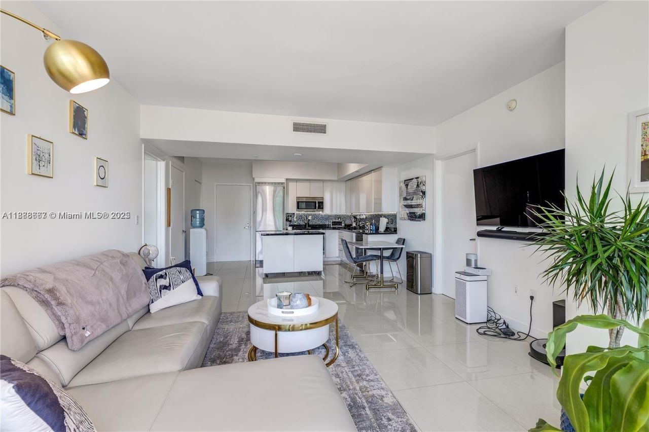 92 SW 3rd St, Unit 3012, Miami, FL 33130 Photo