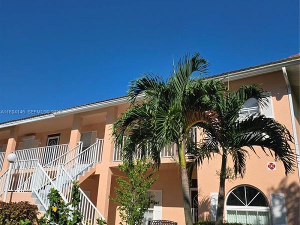 575 Augusta Boulevard, Unit 8, Naples, FL 34113