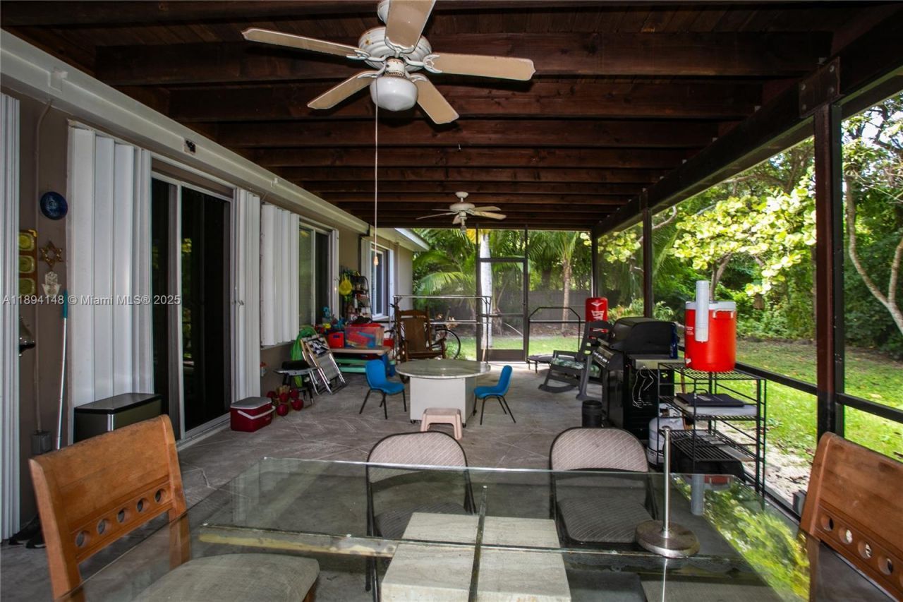 8031 SW 98th Ter, Miami, FL 33156 Photo