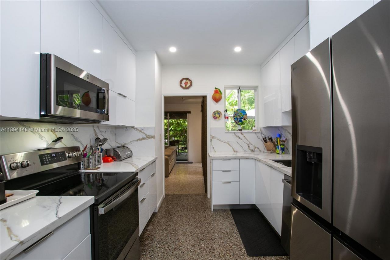 8031 SW 98th Ter, Miami, FL 33156 Photo