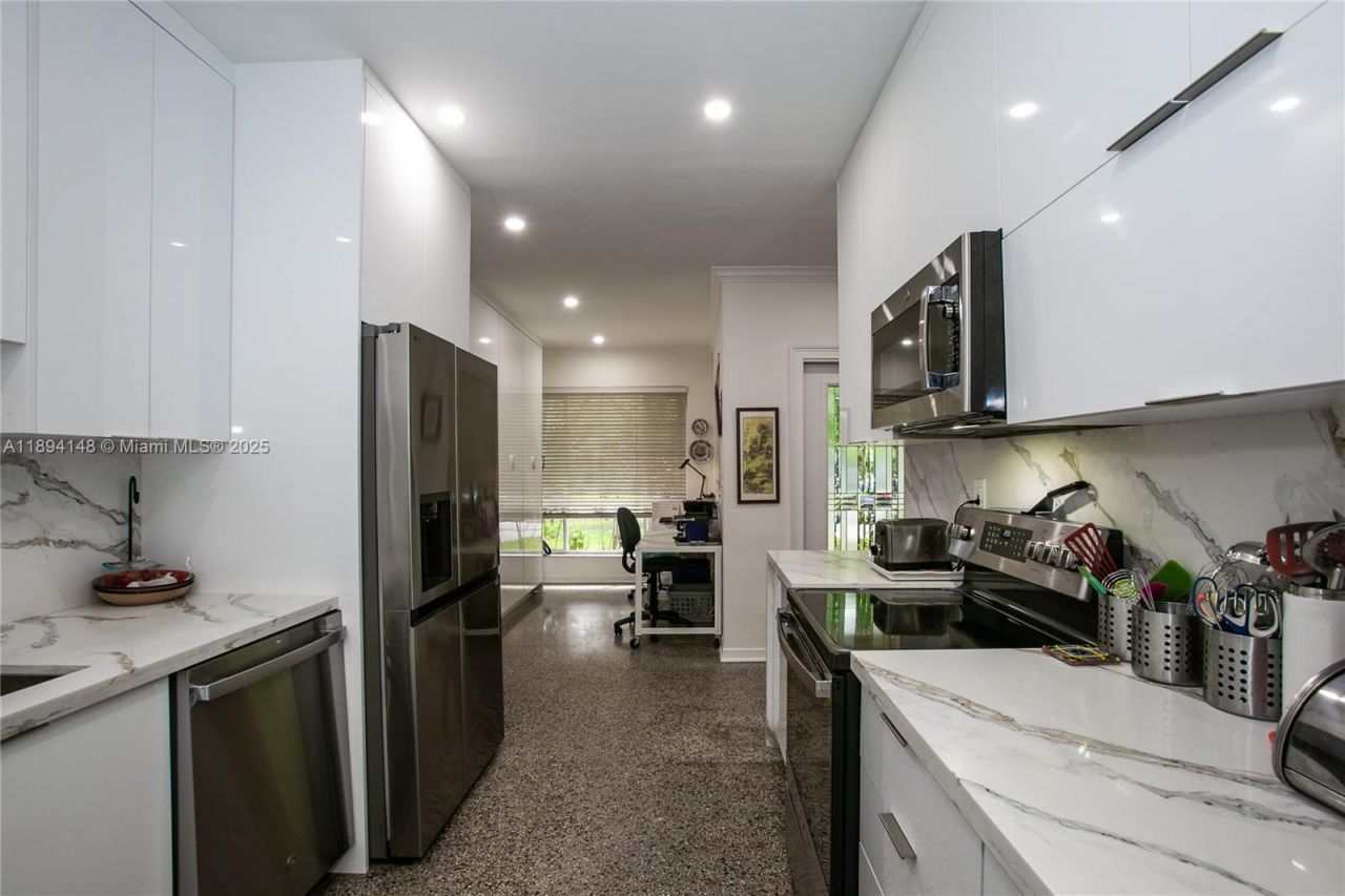 8031 SW 98th Ter, Miami, FL 33156 Photo