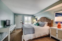 601 Retreat Beach Circle photo 4