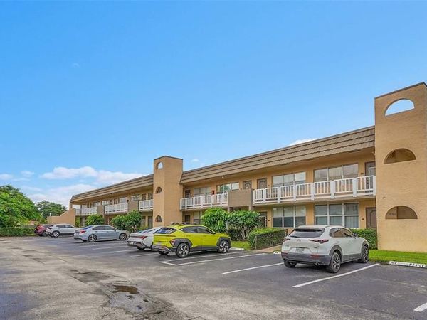 9061 Sunrise Lakes Boulevard, Unit 102, Sunrise, FL 33322