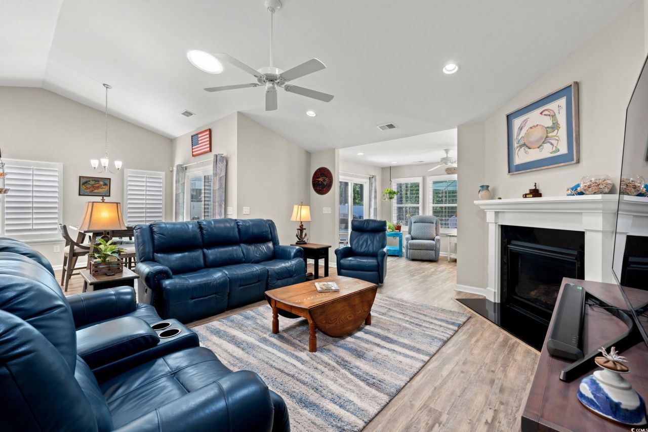 3721 Park Pointe Ave. Photo 4