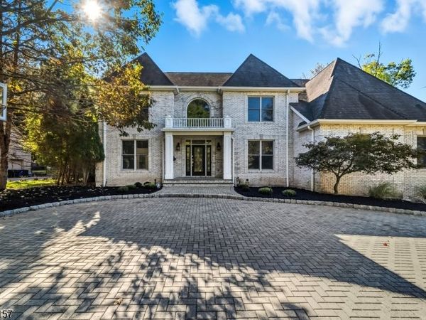 32 Moeser Pl, Old Tappan, NJ 07675