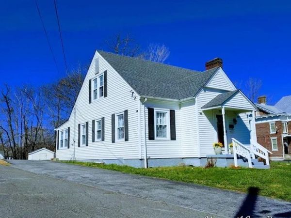 206 Edwards Avenue , Horse Cave, KY 42729