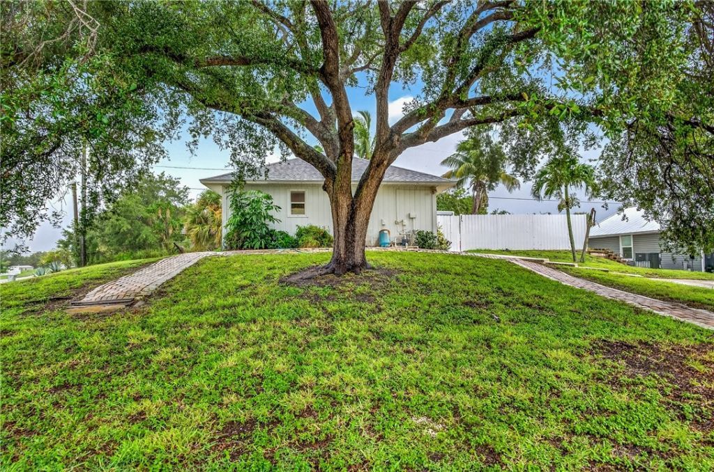 1356 2nd Road Sw, Vero Beach, FL 32962 Photo