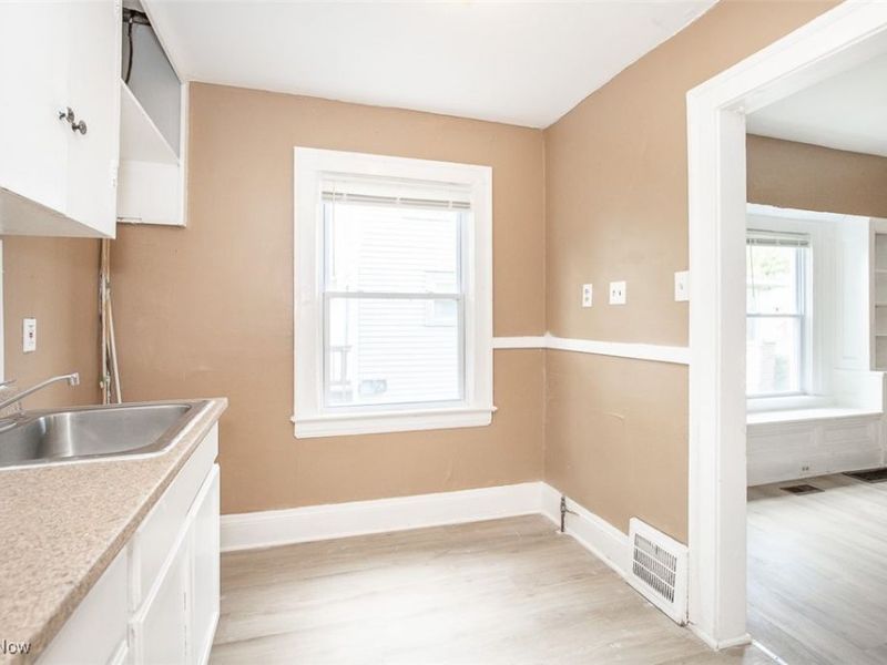 4233 Valley Road, Cleveland, OH 44109 Photo 11