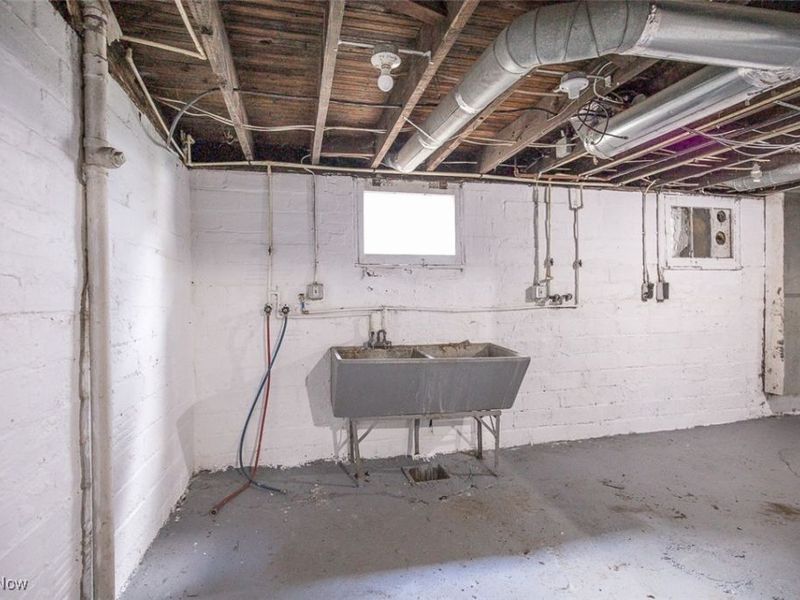 4233 Valley Road, Cleveland, OH 44109 Photo 30