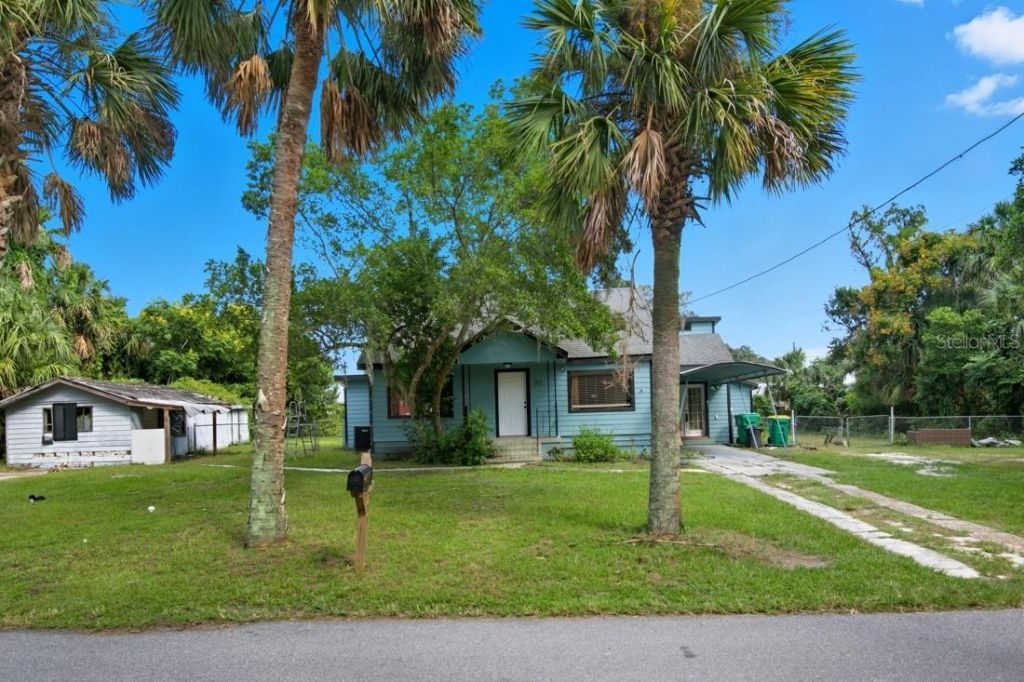 711 S Palmetto Avenue, Deland, FL 32720 Main Photo
