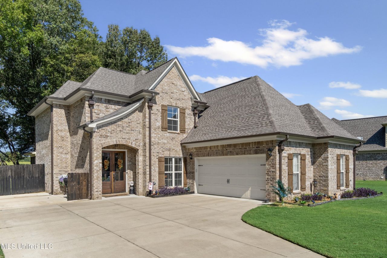 1988 Garrett Drive, Hernando, MS 38632 Main Photo