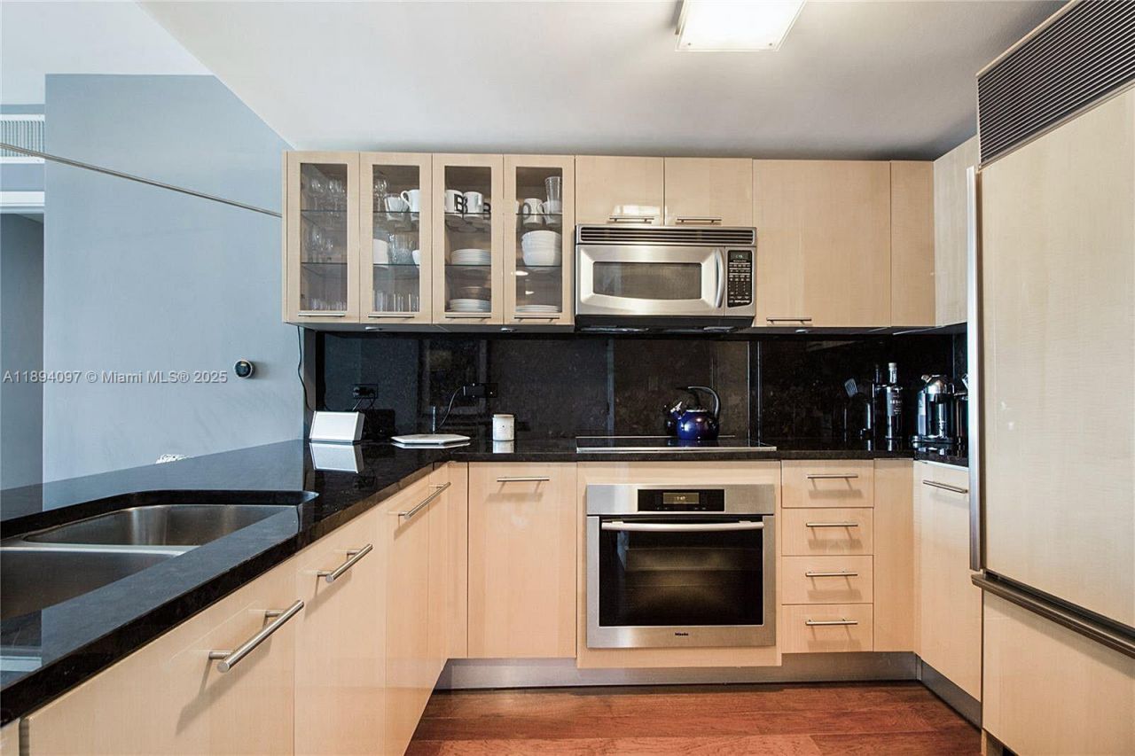 6801 Collins Ave, Unit 1101, Miami Beach, FL 33141 Photo