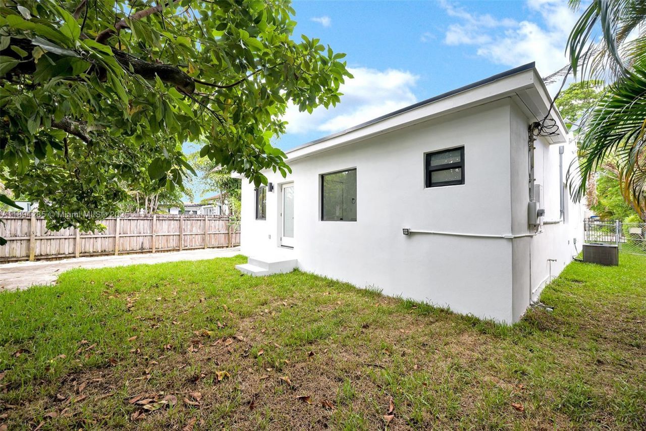 1854 SW 17th St, Miami, FL 33145 Photo