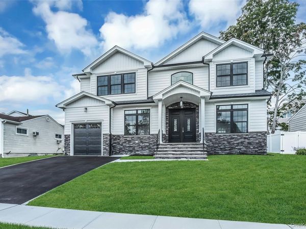 22 Cheshire Avenue, Syosset, NY 11791