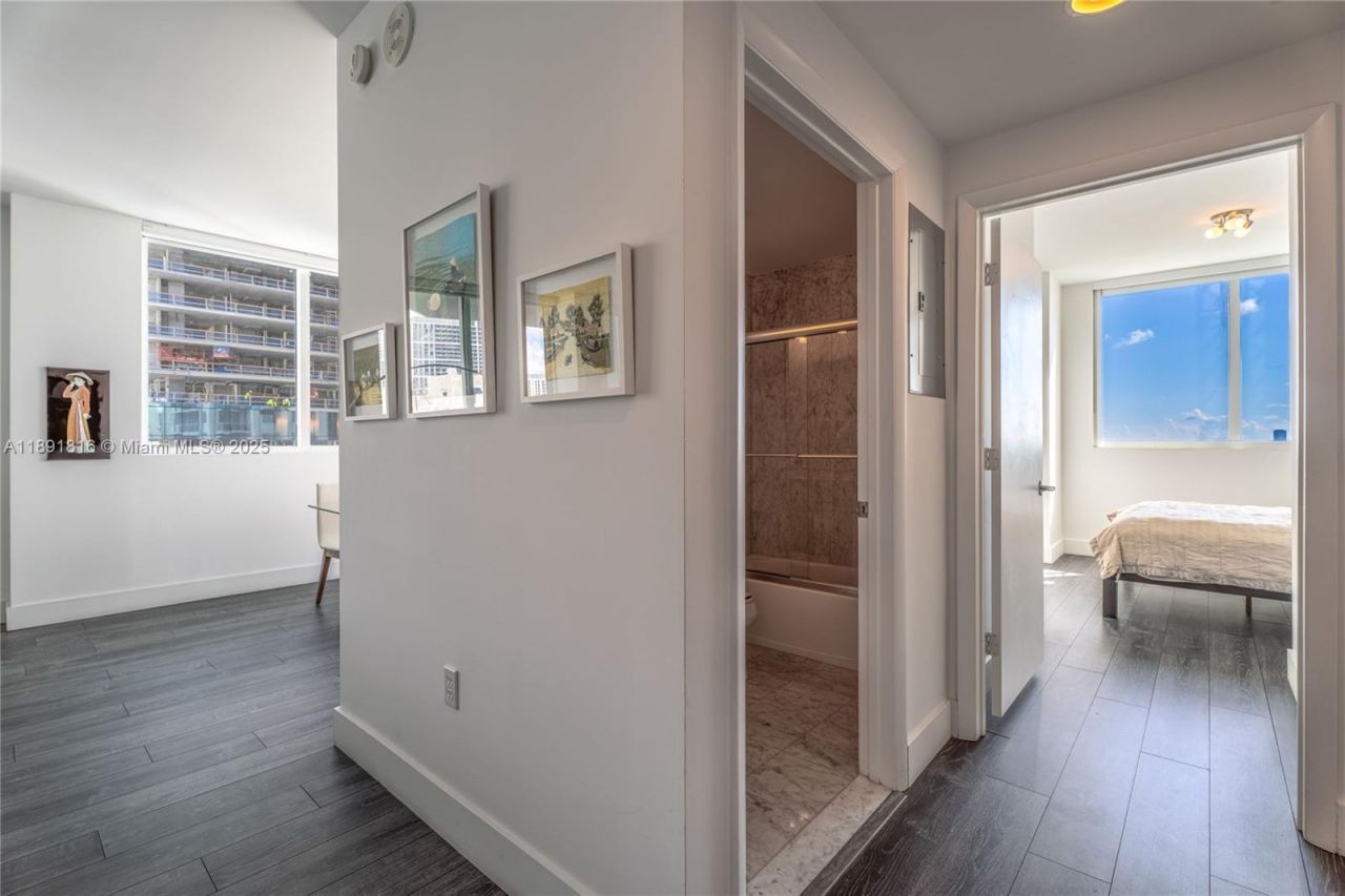 253 NE 2nd St, Unit 3203, Miami, FL 33132 Photo